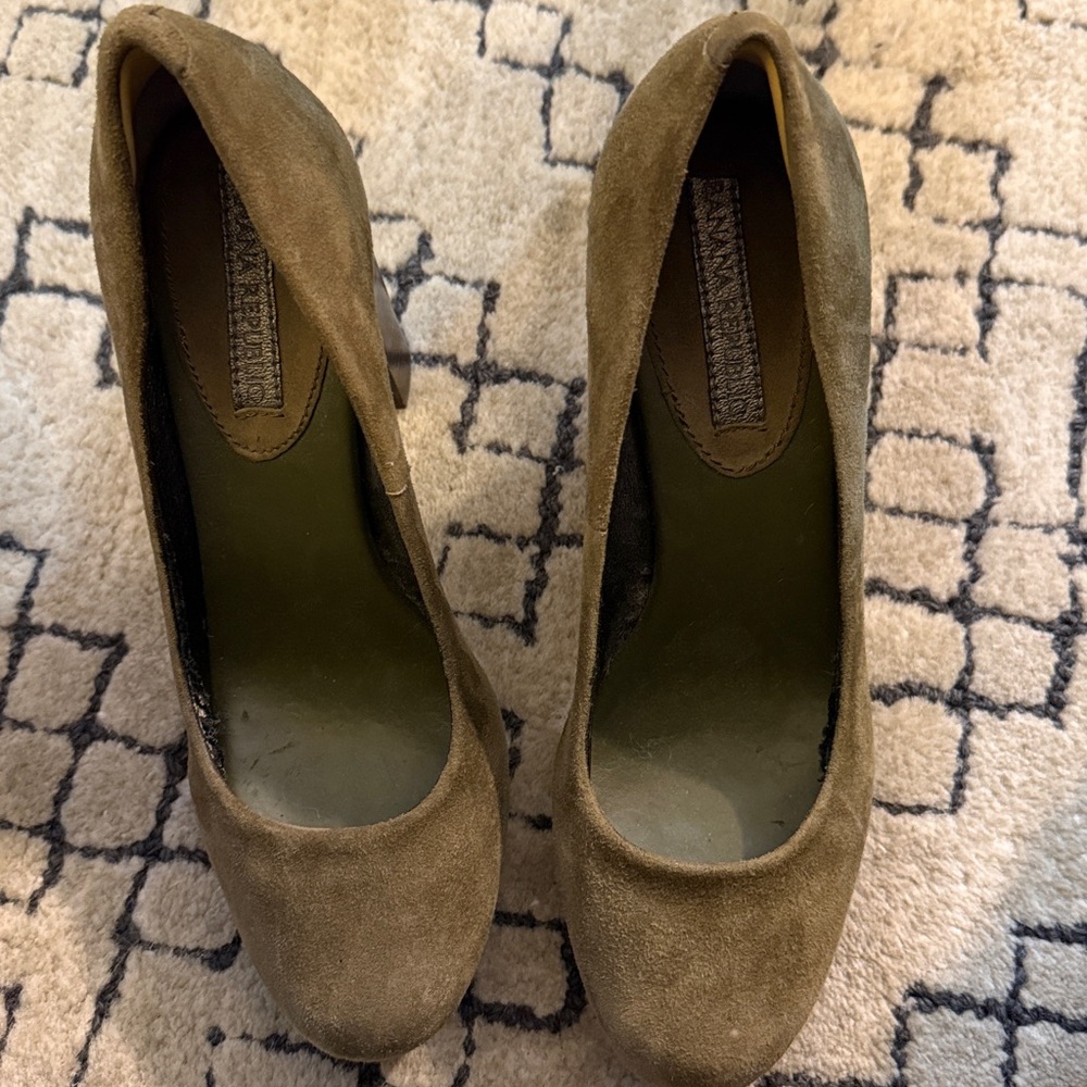 Banana Republic "Union" Dark Olive Suede Platform Block Heel Pumps 6.5